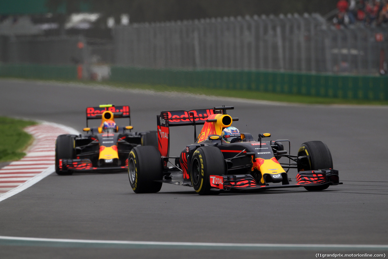 GP MESSICO, 28.10.2016 - Prove Libere 1, Max Verstappen (NED) Red Bull Racing RB12 e Daniel Ricciardo (AUS) Red Bull Racing RB12