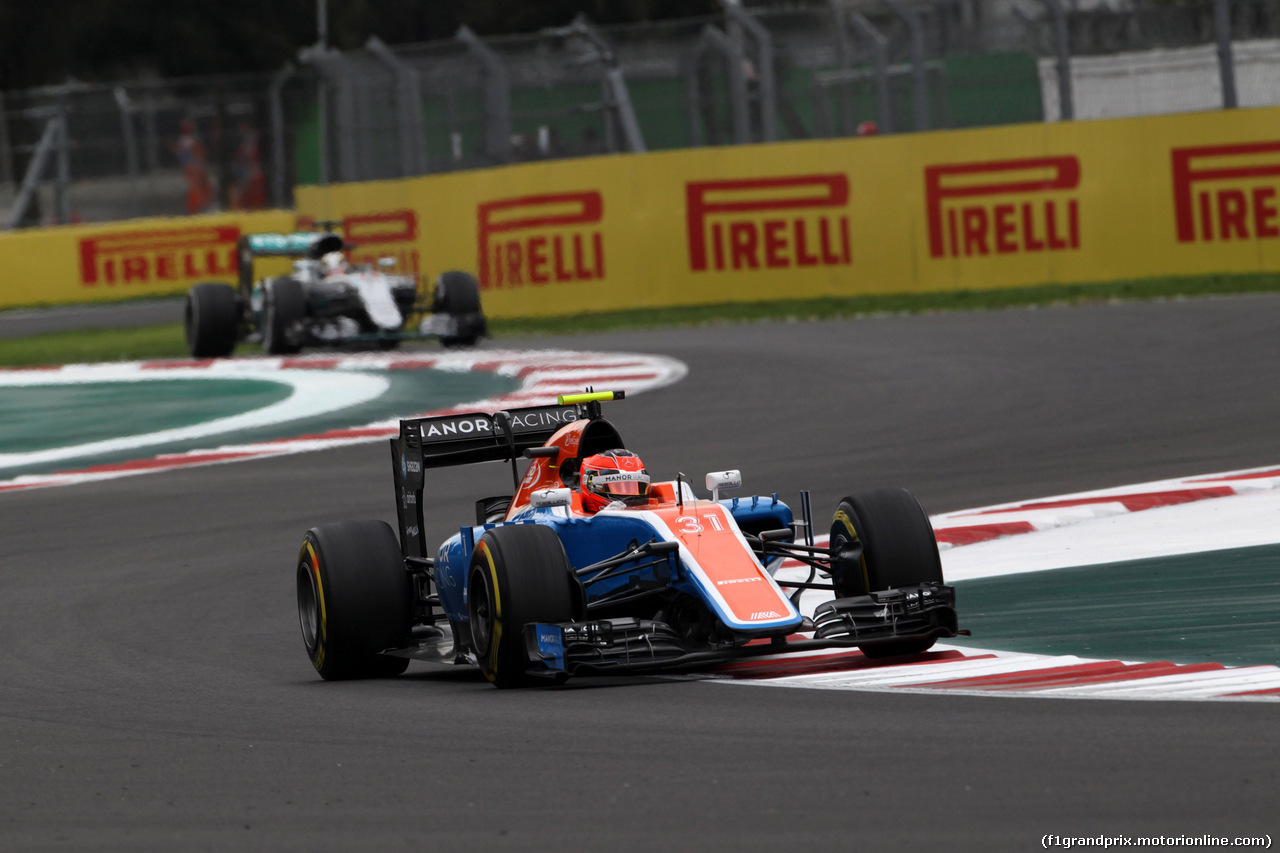 GP MESSICO, 28.10.2016 - Prove Libere 1, Esteban Ocon (FRA) Manor Racing MRT05 e Lewis Hamilton (GBR) Mercedes AMG F1 W07 Hybrid