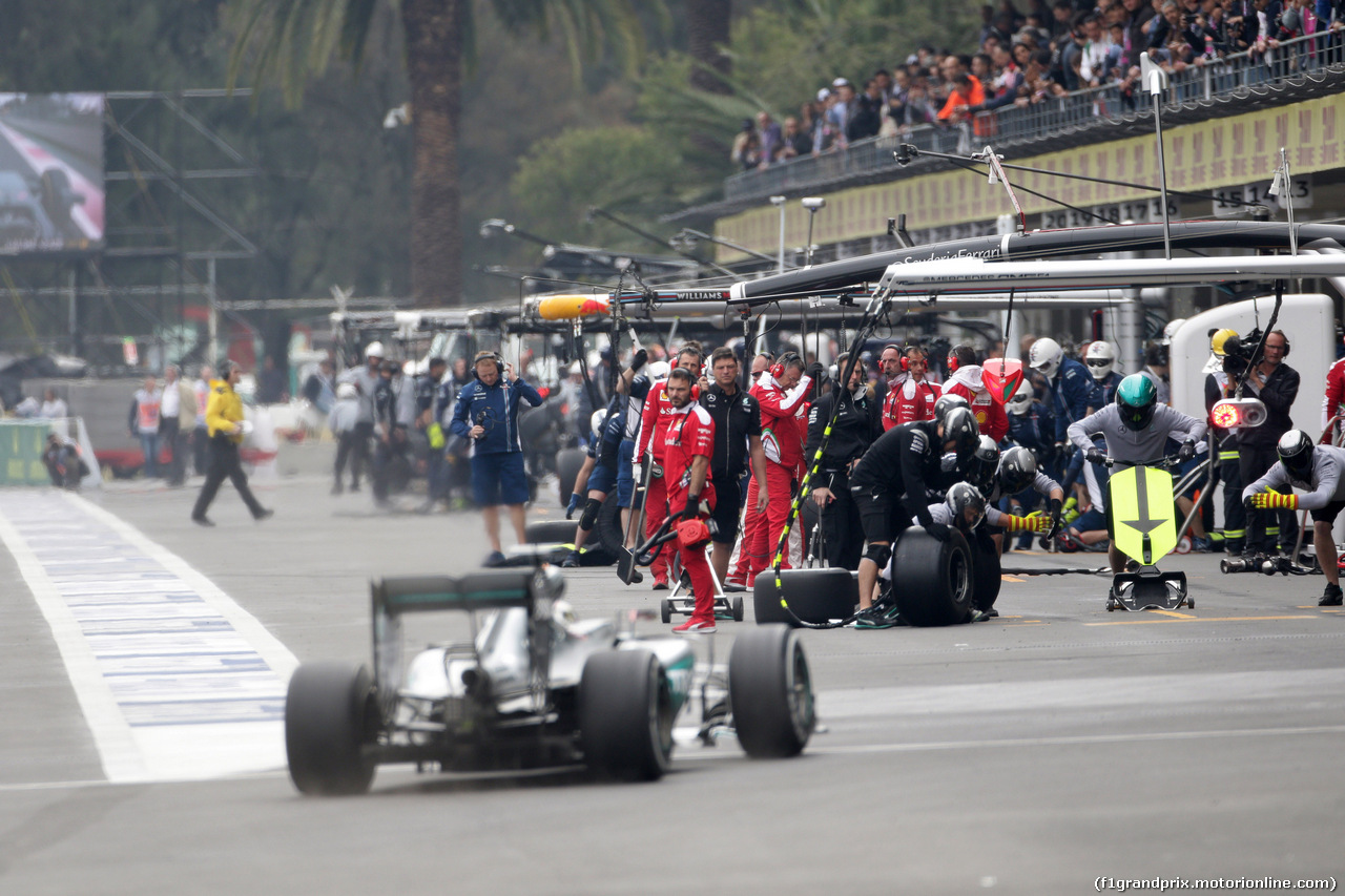 GP MESSICO, 28.10.2016 - Prove Libere 1, Lewis Hamilton (GBR) Mercedes AMG F1 W07 Hybrid