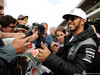 GP MESSICO, Lewis Hamilton (GBR) Mercedes AMG F1 signs autographs for the fans.
27.10.2016.