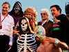 GP MESSICO, Bernie Ecclestone (GBR) with Mexican wrestlers.
27.10.2016.