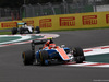 GP MESSICO, 28.10.2016 - Free Practice 1, Esteban Ocon (FRA) Manor Racing MRT05 e Lewis Hamilton (GBR) Mercedes AMG F1 W07 Hybrid