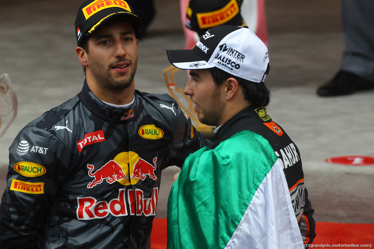 GP MONACO, 29.05.2016 - Gara, secondo Daniel Ricciardo (AUS) Red Bull Racing RB12 e 3à Sergio Perez (MEX) Sahara Force India F1 VJM09