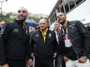 GP MONACO, 29.05.2016 – Cyril Abiteboul (FRA), Geschäftsführer von Renault Sport F1, Frederic Vasseur (FRA), Renndirektor des Renault Sport Formula One Teams, und Tony Parker (FRA), Basketballspieler