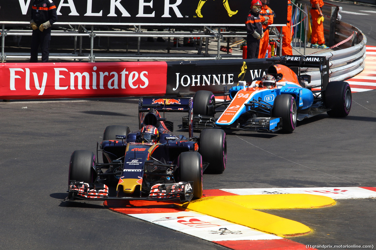 GP MONACO, 28.05.2016 - Prove Libere 3, Daniil Kvyat (RUS) Scuderia Toro Rosso STR11 e Pascal Wehrlein (GER) Manor Racing MRT05