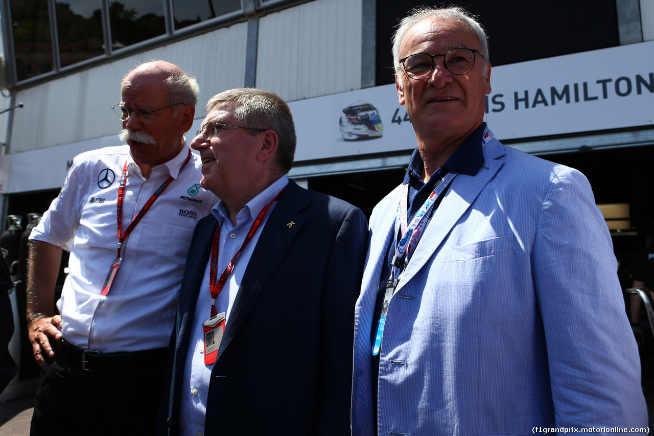 GP MONACO, 28.05.2016 - Prove Libere 3, (L-R) Dr. Dieter Zetsche, Chairman of Daimler, Thomas Bach (GER) President of the International Olympic Committee e Claudio Ranieri (ITA) Leicester City Manager