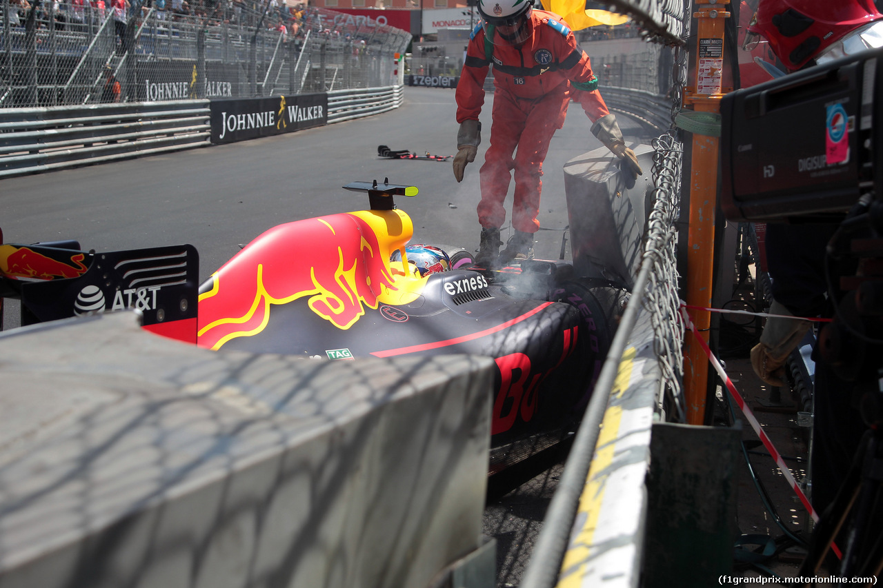 GP MONACO, 28.05.2016 - Qualifiche, Crash, Max Verstappen (NED) Red Bull Racing RB12