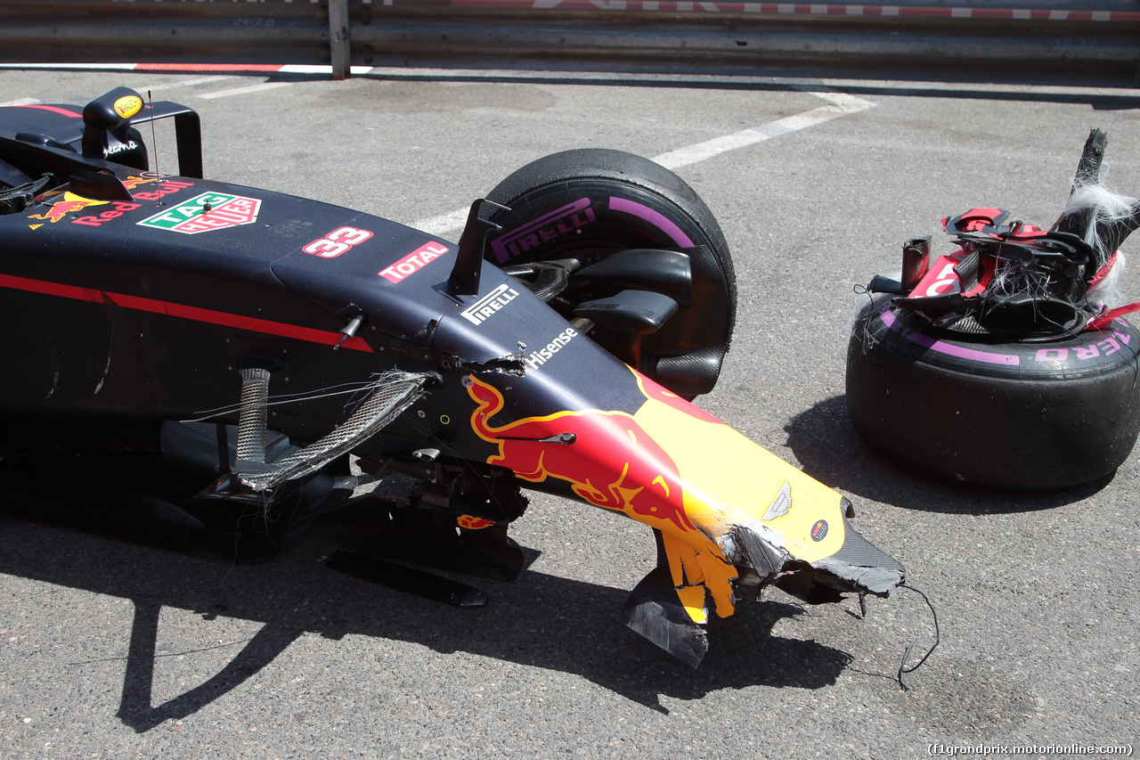 GP MONACO, 28.05.2016 - Qualifiche, Crash, Max Verstappen (NED) Red Bull Racing RB12