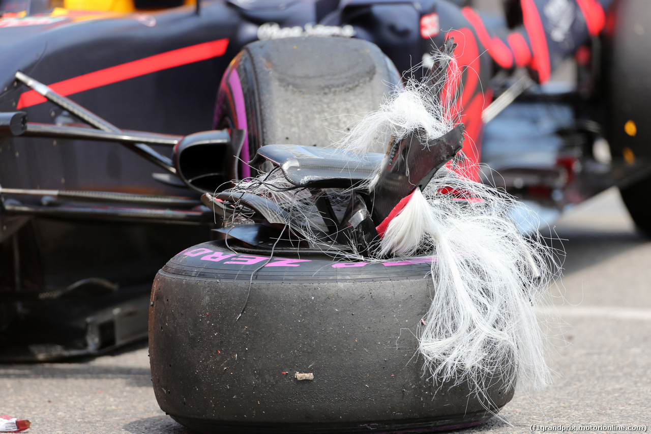 GP MONACO, 28.05.2016 - Qualifiche, Crash, Max Verstappen (NED) Red Bull Racing RB12