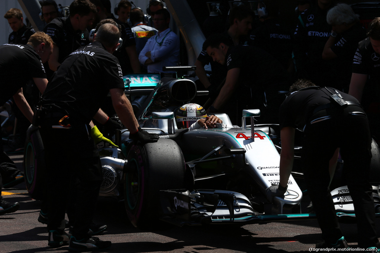 GP MONACO, 28.05.2016 - Qualifiche, Lewis Hamilton (GBR) Mercedes AMG F1 W07 Hybrid