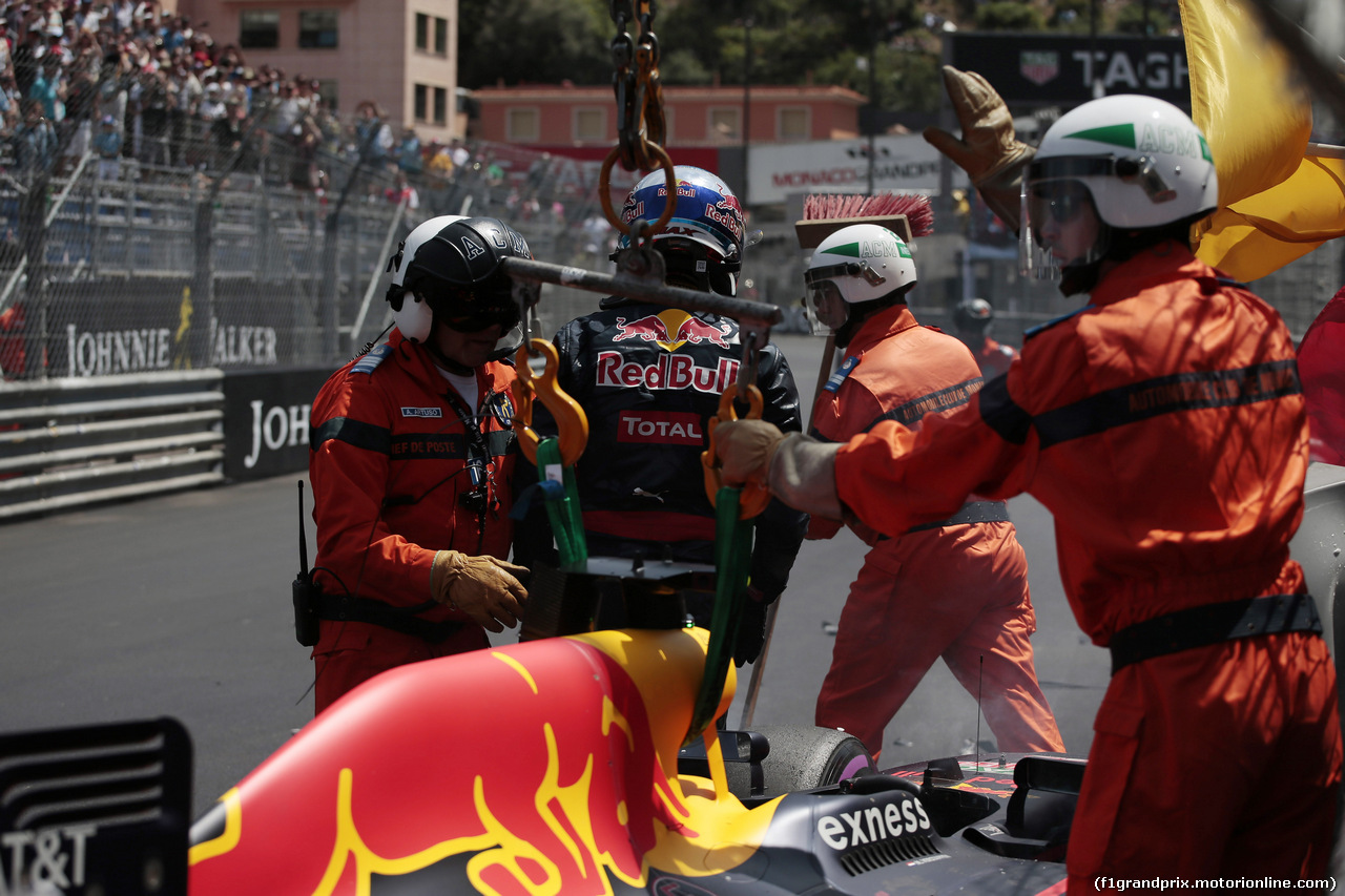 GP MONACO, 28.05.2016 - Qualifiche, Crash, Max Verstappen (NED) Red Bull Racing RB12