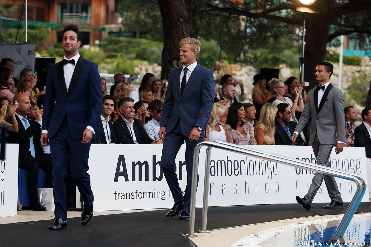 GP MONACO, Daniel Ricciardo (AUS) Red Bull Racing e Marcus Ericsson (SWE) Sauber F1 Team at the Amber Lounge Fashion Show.
27.05.2016.