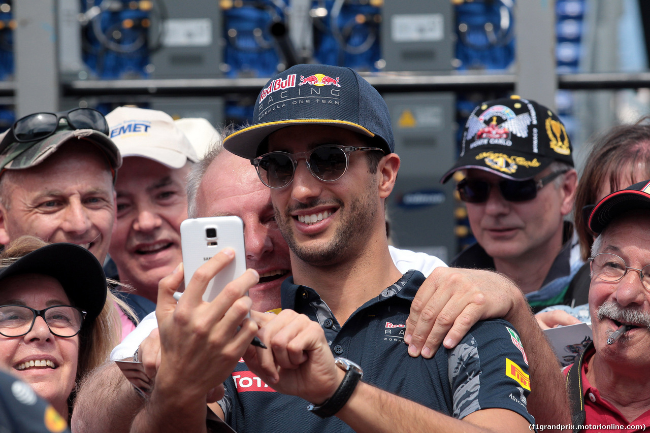 GP MONACO, 27.05.2016 - Daniel Ricciardo (AUS) Red Bull Racing RB12