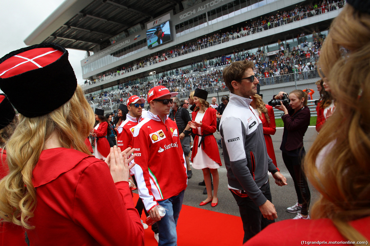 GP RUSSIA, 01.05.2016 - Kimi Raikkonen (FIN) Ferrari SF16-H e Sebastian Vettel (GER) Ferrari SF16-H e Romain Grosjean (FRA) Haas F1 Team VF-16