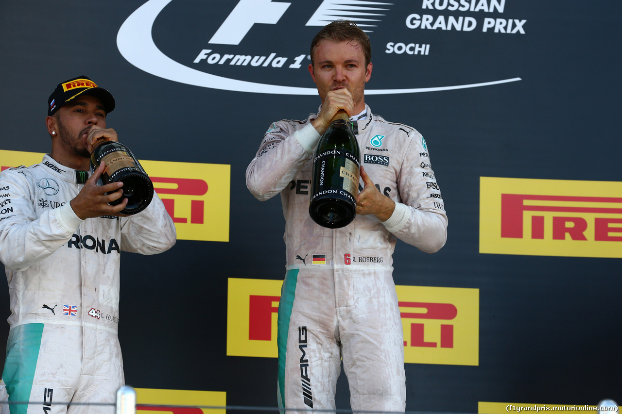 GP RUSSIA, 01.05.2016 - Gara, 1st position Nico Rosberg (GER) Mercedes AMG F1 W07 Hybrid, secondo Lewis Hamilton (GBR) Mercedes AMG F1 W07 Hybrid