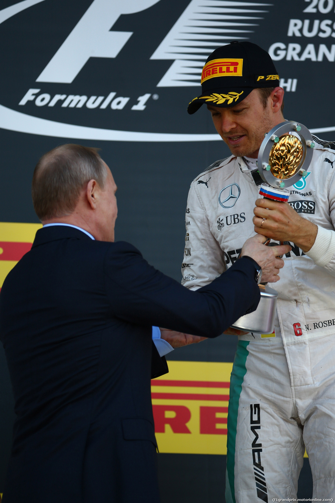 GP RUSSIA, 01.05.2016 - Gara, Nico Rosberg (GER) Mercedes AMG F1 W07 Hybrid vincitore e Vladimir Putin (RUS) Russian President