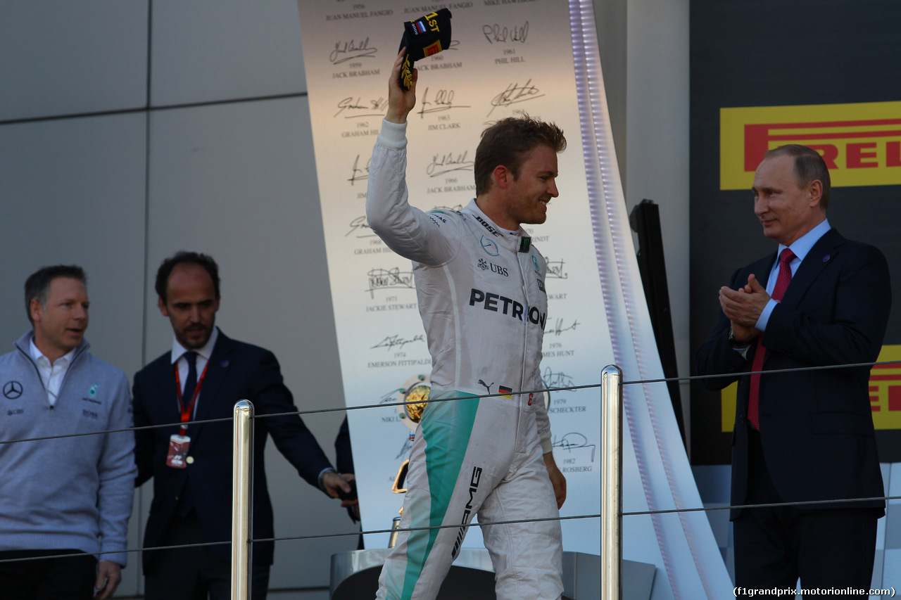 GP RUSSIA, 01.05.2016 - Gara, Nico Rosberg (GER) Mercedes AMG F1 W07 Hybrid vincitore e Vladmir Putin (RUS) Russian President