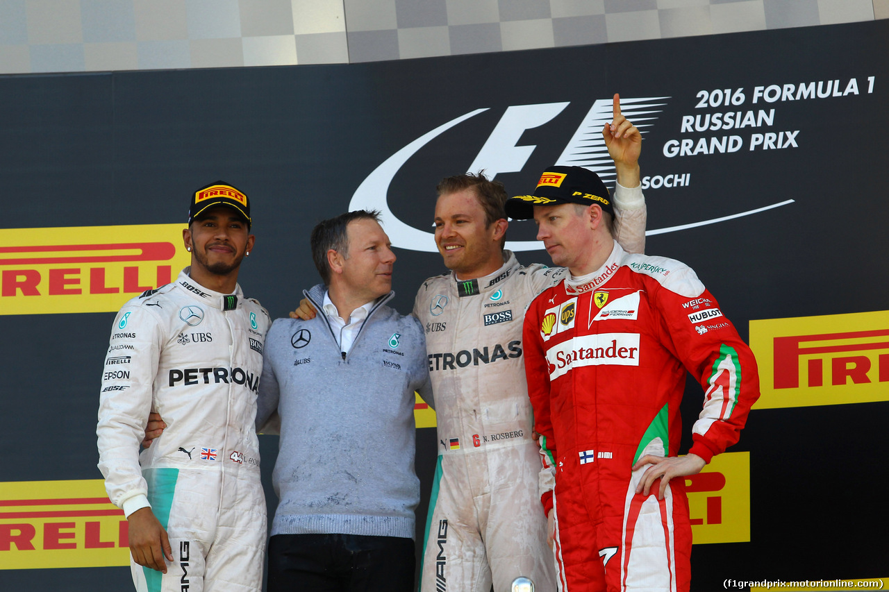 GP RUSSIA, 01.05.2016 - Gara, 1st position Nico Rosberg (GER) Mercedes AMG F1 W07 Hybrid, secondo Lewis Hamilton (GBR) Mercedes AMG F1 W07 Hybrid e terzo Kimi Raikkonen (FIN) Ferrari SF16-H