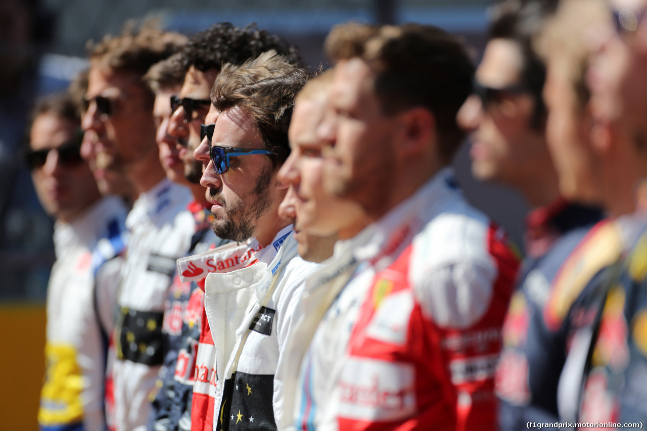 GP RUSSIA, 01.05.2016 - Gara, The drives observe the national anthem, Fernando Alonso (ESP) McLaren Honda MP4-31