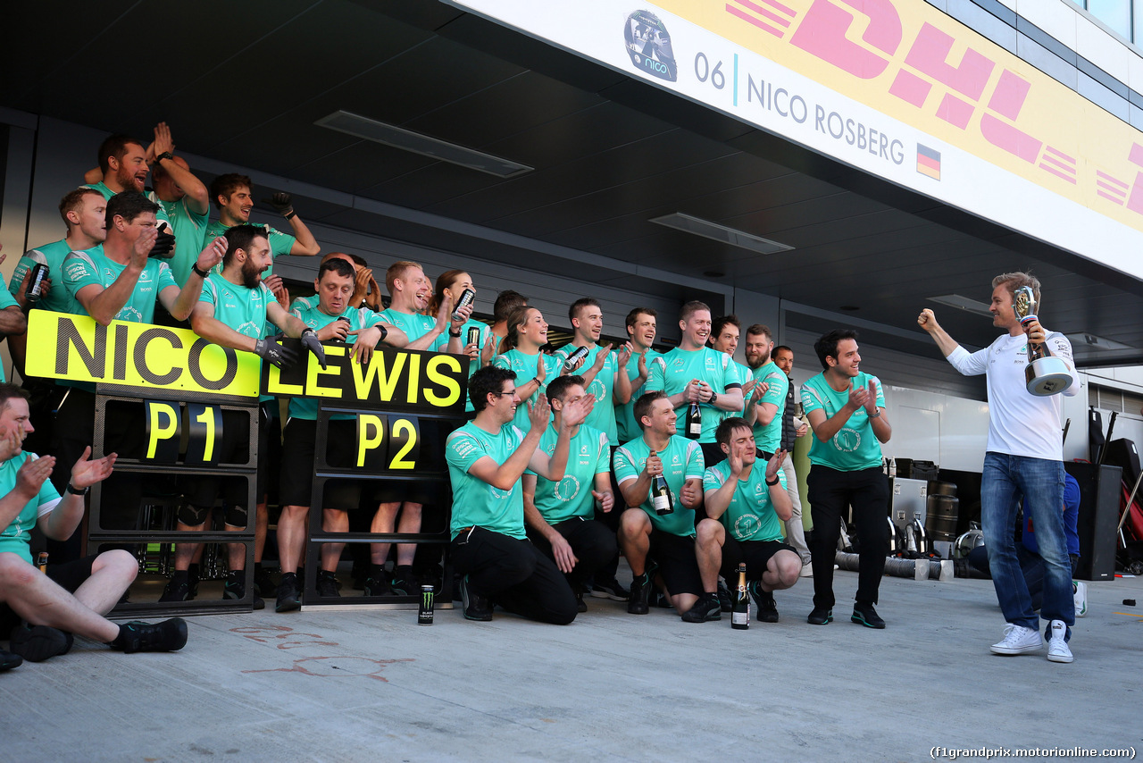 GP RUSSIA, 01.05.2016 - Gara, Festeggiamenti, 1st position Nico Rosberg (GER) Mercedes AMG F1 W07 Hybrid e secondo Lewis Hamilton (GBR) Mercedes AMG F1 W07 Hybrid