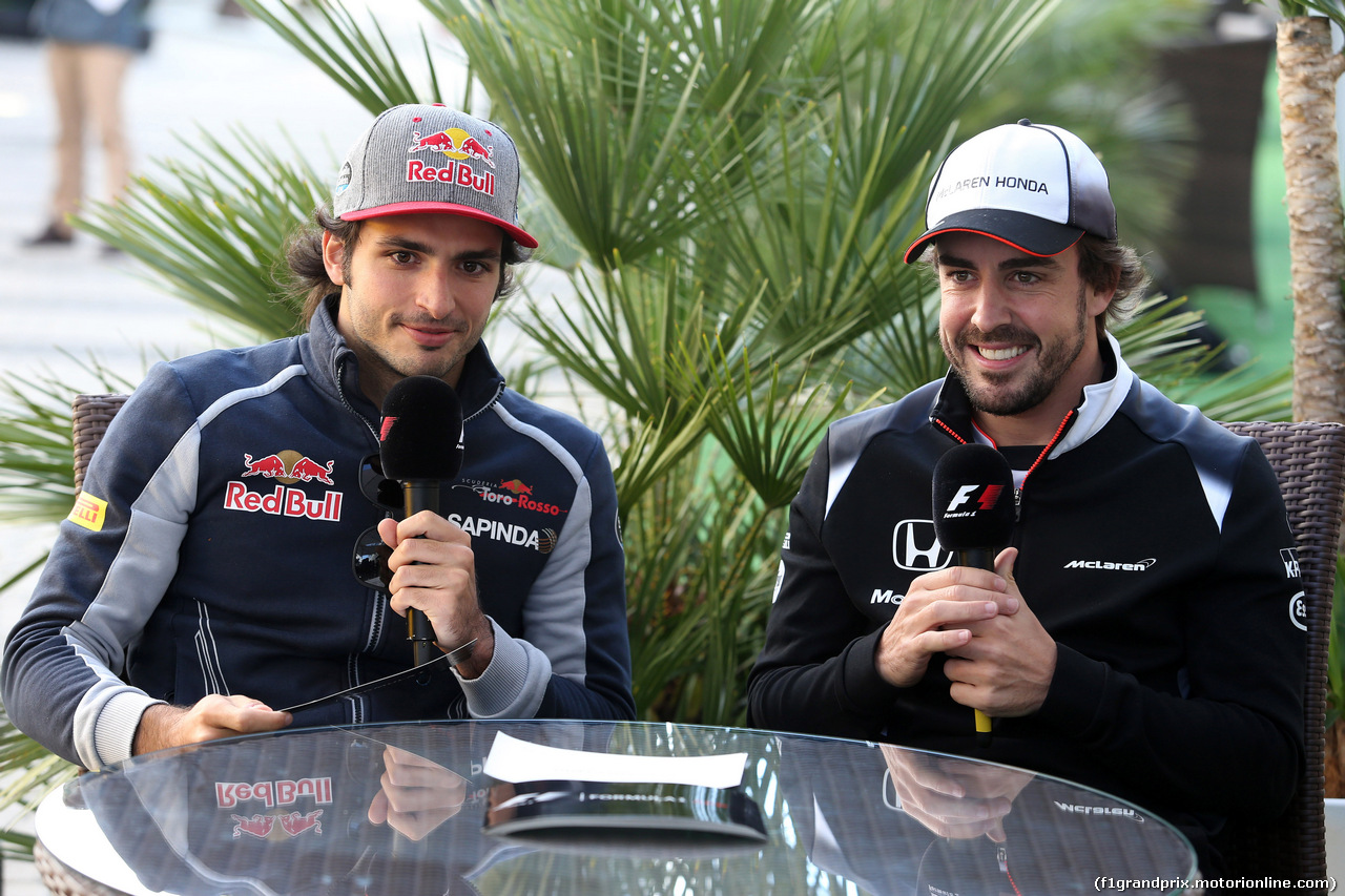 GP RUSSIA, 28.04.2016 - Carlos Sainz Jr (ESP) Scuderia Toro Rosso STR11 e Fernando Alonso (ESP) McLaren Honda MP4-31