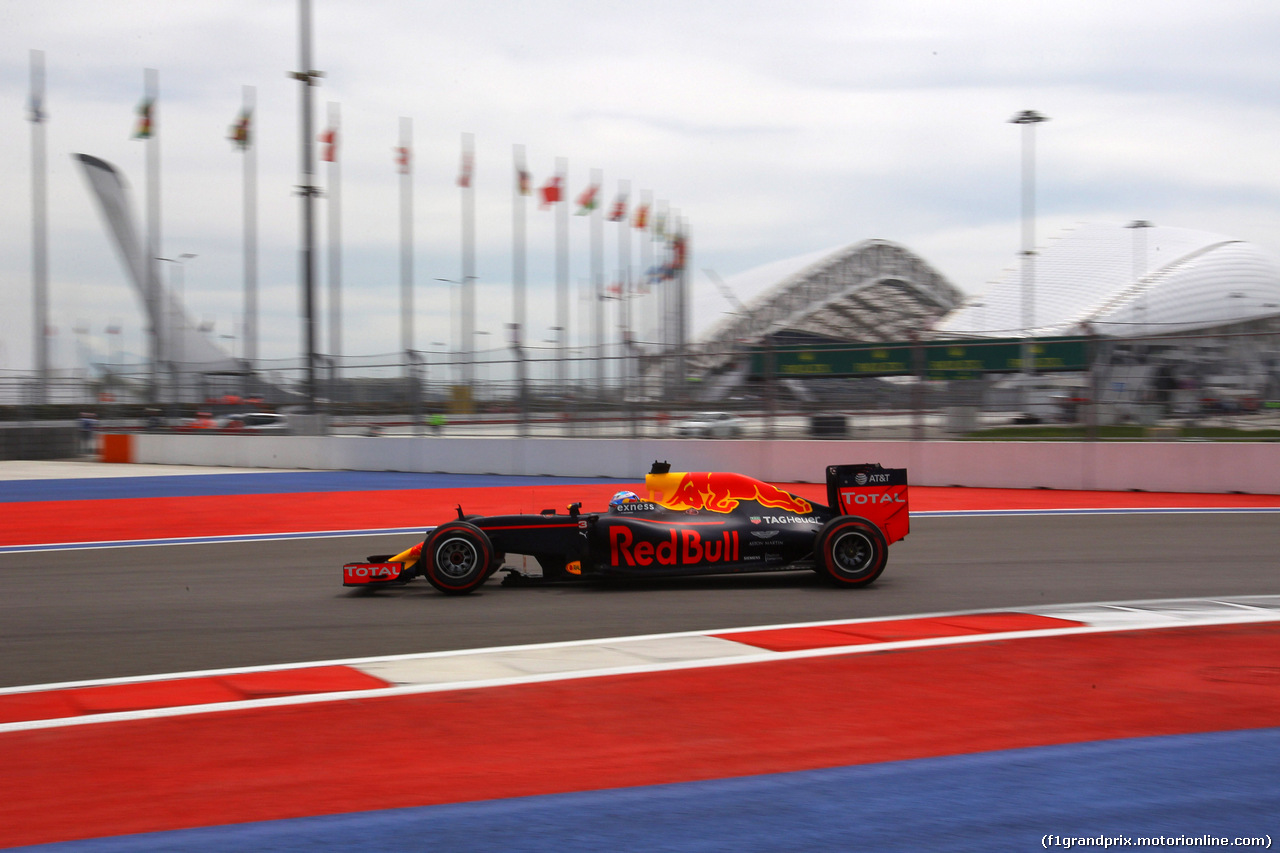 GP RUSSIA, 30.04.2016 - Prove Libere 3, Daniel Ricciardo (AUS) Red Bull Racing RB12