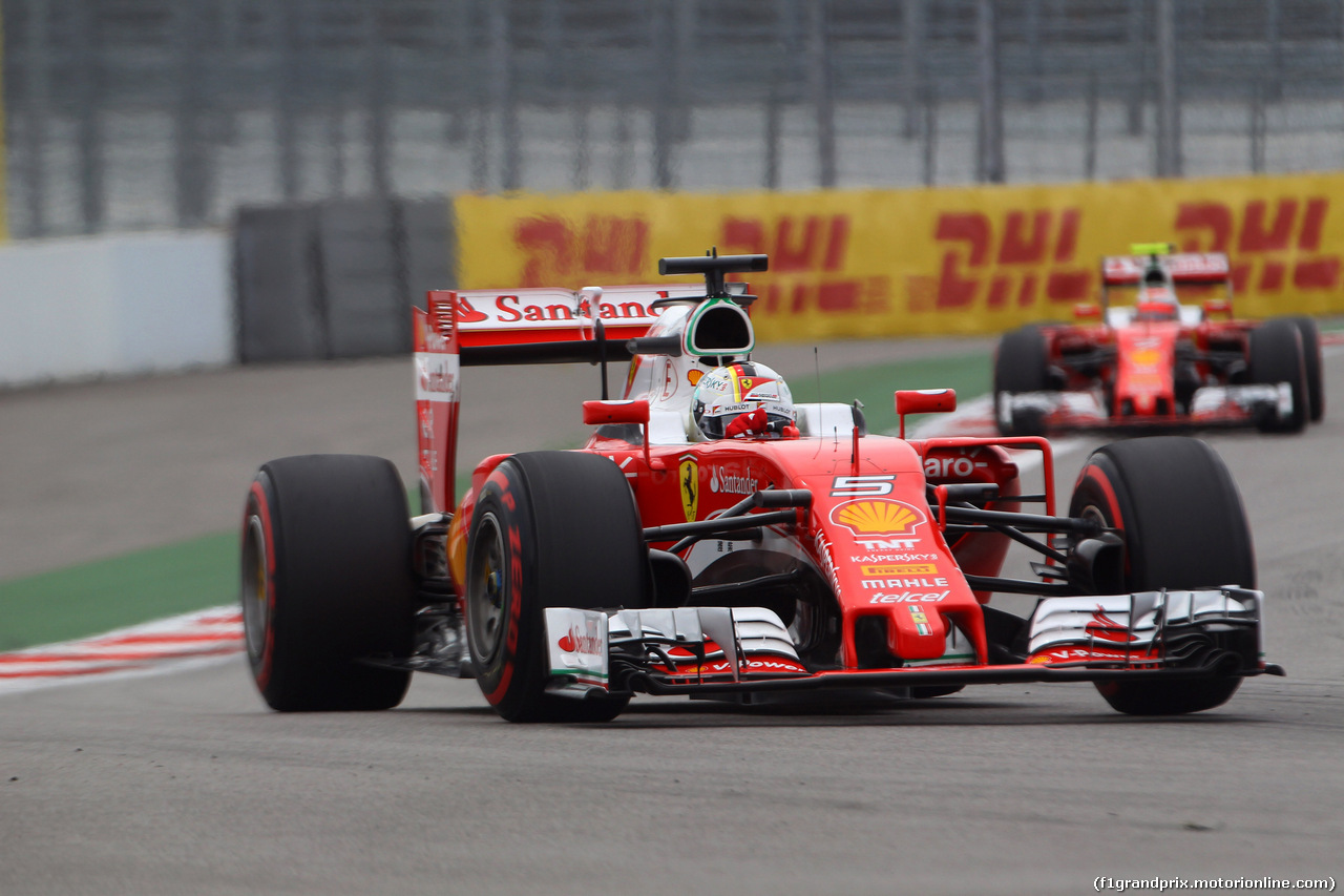 GP RUSSIA, 30.04.2016 - Prove Libere 3, Sebastian Vettel (GER) Ferrari SF16-H davanti a Kimi Raikkonen (FIN) Ferrari SF16-H