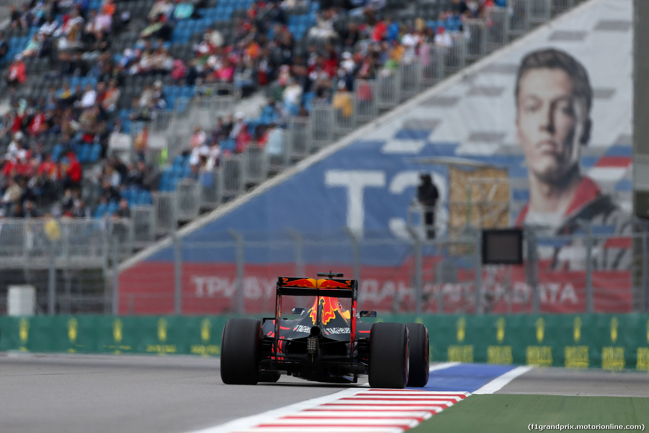 GP RUSSIA, 30.04.2016 - Prove Libere 3, Daniel Ricciardo (AUS) Red Bull Racing RB12