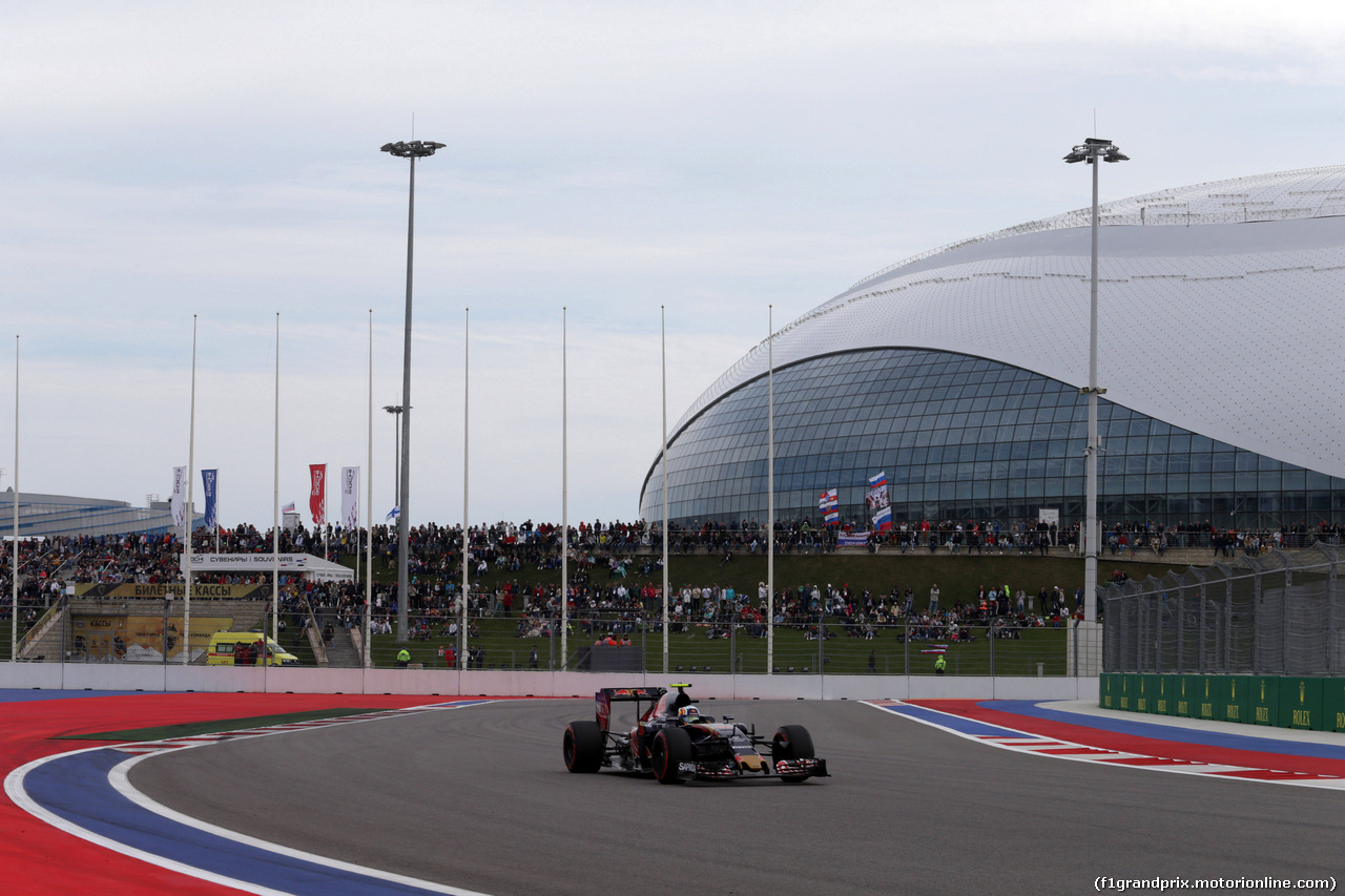 GP RUSSIA, 30.04.2016 - Qualifiche, Carlos Sainz Jr (ESP) Scuderia Toro Rosso STR11