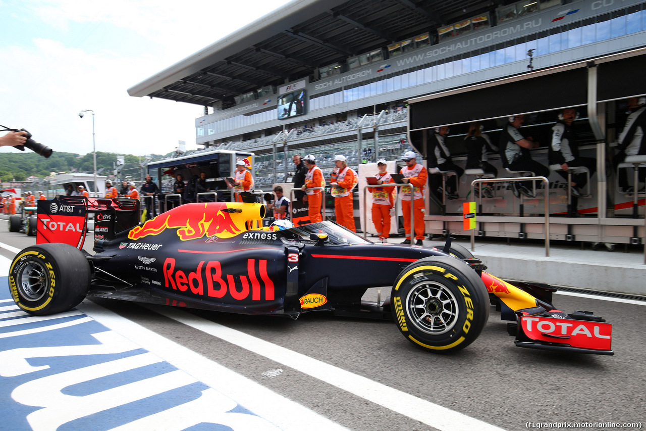 GP RUSSIA, 29.04.2016 - Prove Libere 1, Daniel Ricciardo (AUS) Red Bull Racing RB12 with Aeroscreen.