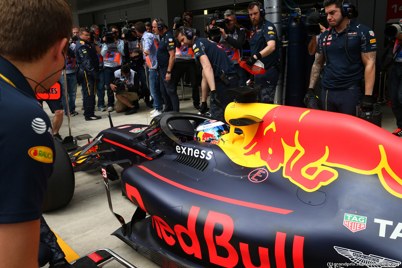 GP RUSSIA, 29.04.2016 - Prove Libere 1, Daniel Ricciardo (AUS) Red Bull Racing RB12 with Aeroscreen.