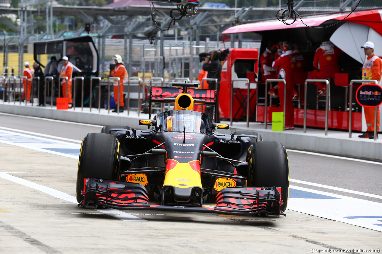 GP RUSSIA, 29.04.2016 - Prove Libere 1, Daniel Ricciardo (AUS) Red Bull Racing RB12 with Aeroscreen.