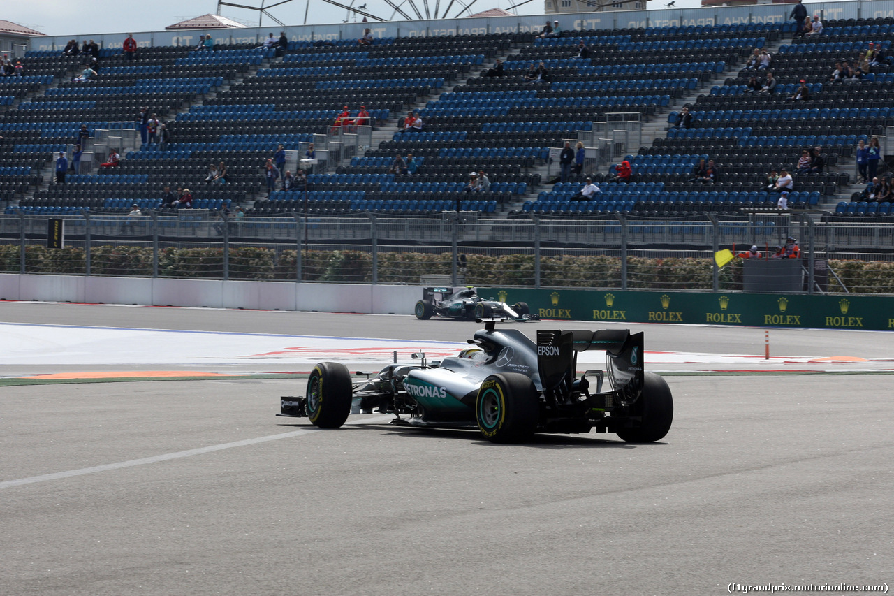 GP RUSSIA, 29.04.2016 - Prove Libere 1, Lewis Hamilton (GBR) Mercedes AMG F1 W07 Hybrid spins