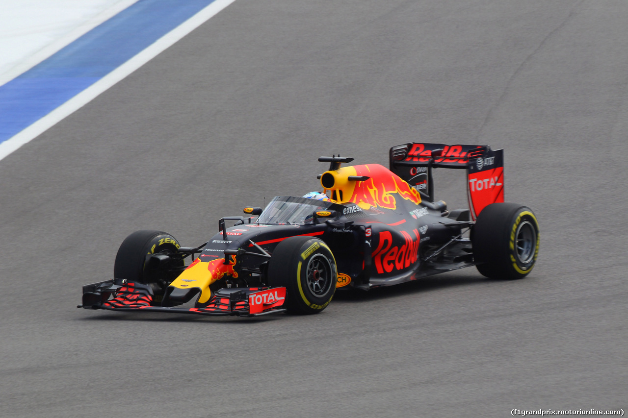 GP RUSSIA, 29.04.2016 - Prove Libere 1, Daniel Ricciardo (AUS) Red Bull Racing RB12 with Aeroscreen