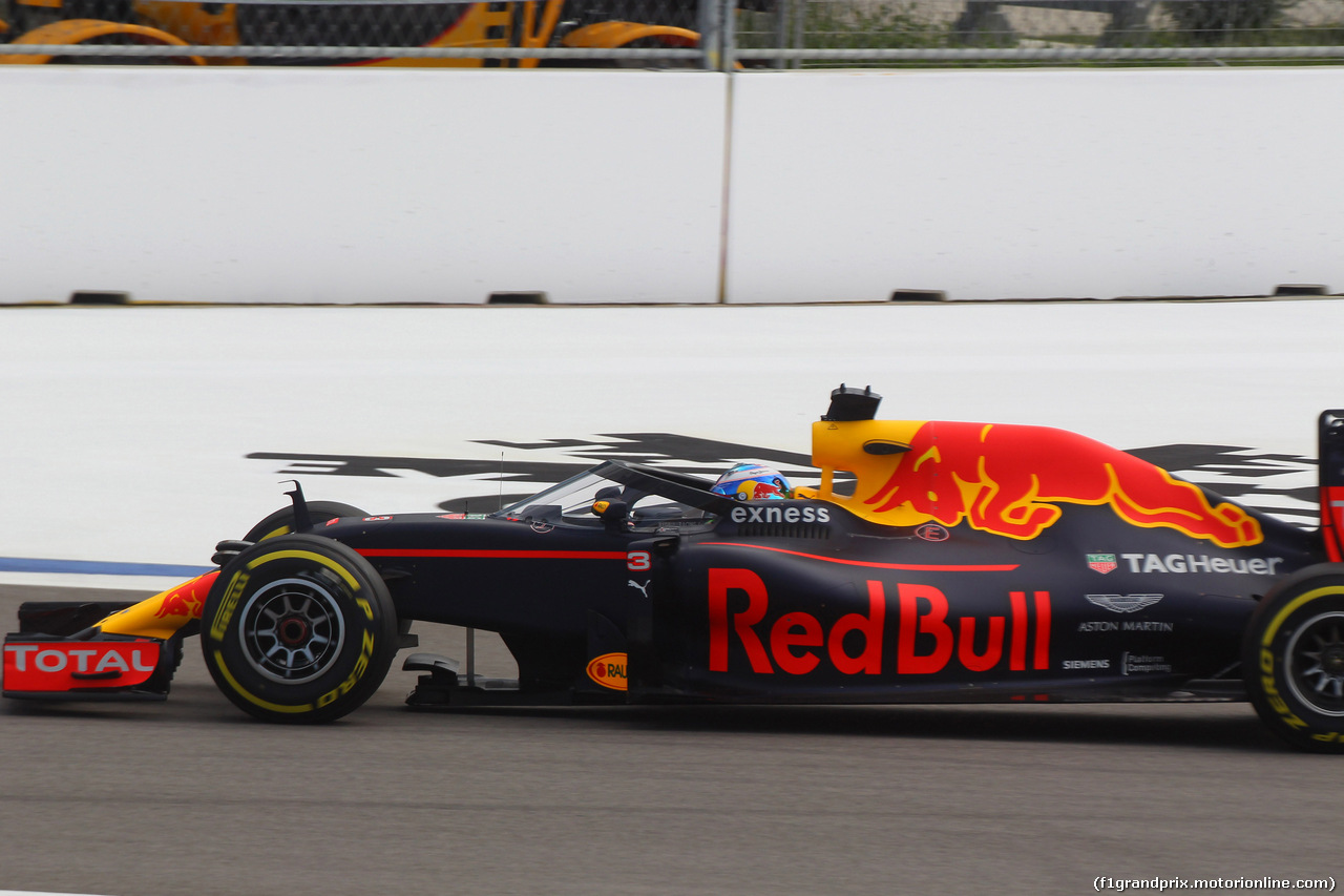 GP RUSSIA, 29.04.2016 - Prove Libere 1, Daniel Ricciardo (AUS) Red Bull Racing RB12 with Aeroscreen