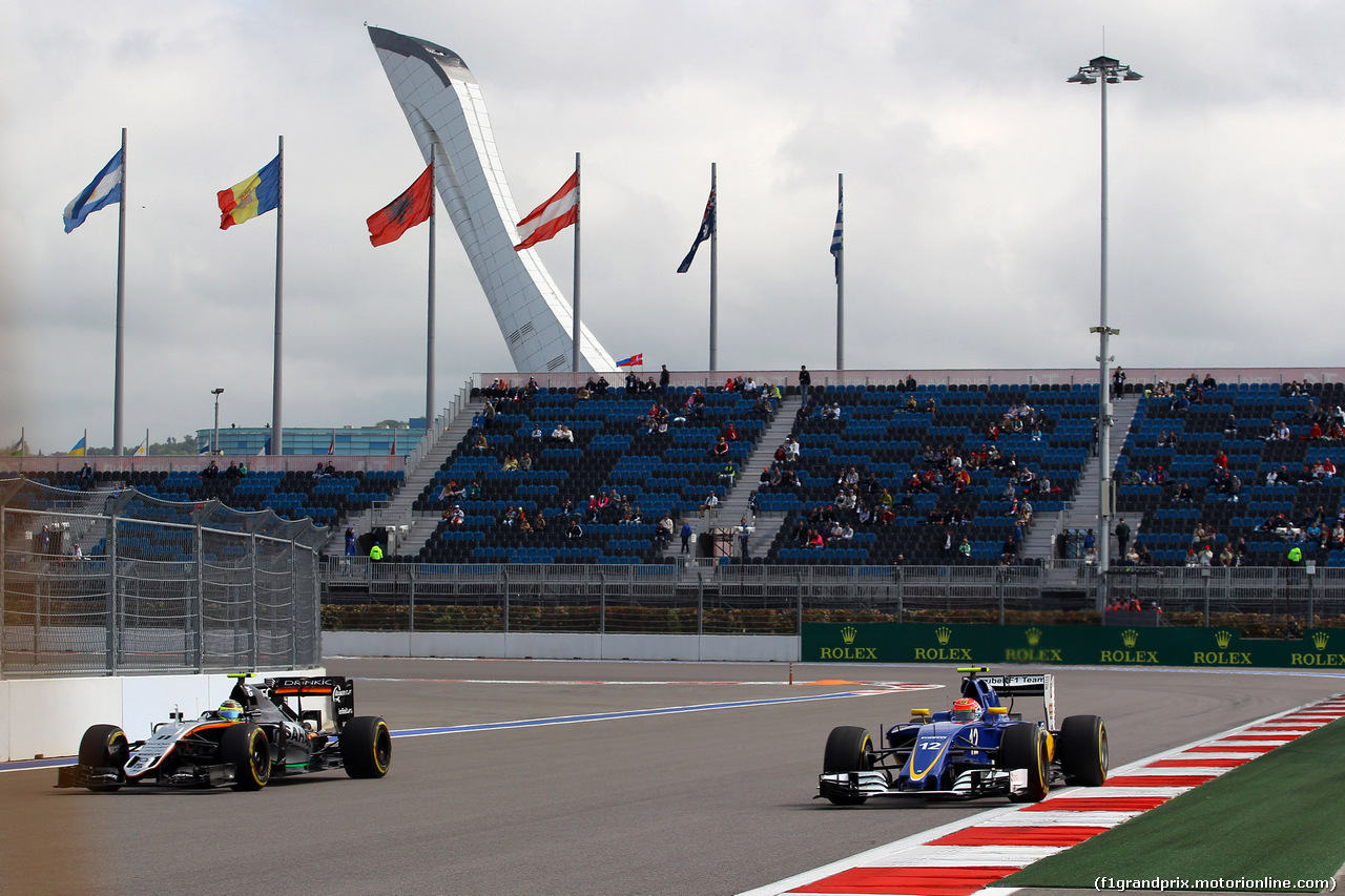 GP RUSSIA, 29.04.2016 - Prove Libere 1, Sergio Perez (MEX) Sahara Force India F1 VJM09 e Felipe Nasr (BRA) Sauber C34