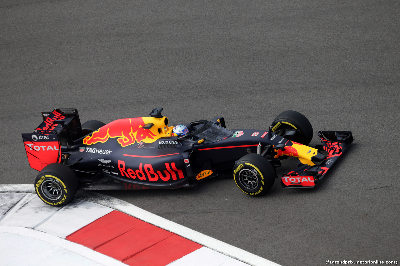 GP RUSSIA, 29.04.2016 - Prove Libere 1, Daniel Ricciardo (AUS) Red Bull Racing RB12 with Aeroscreen