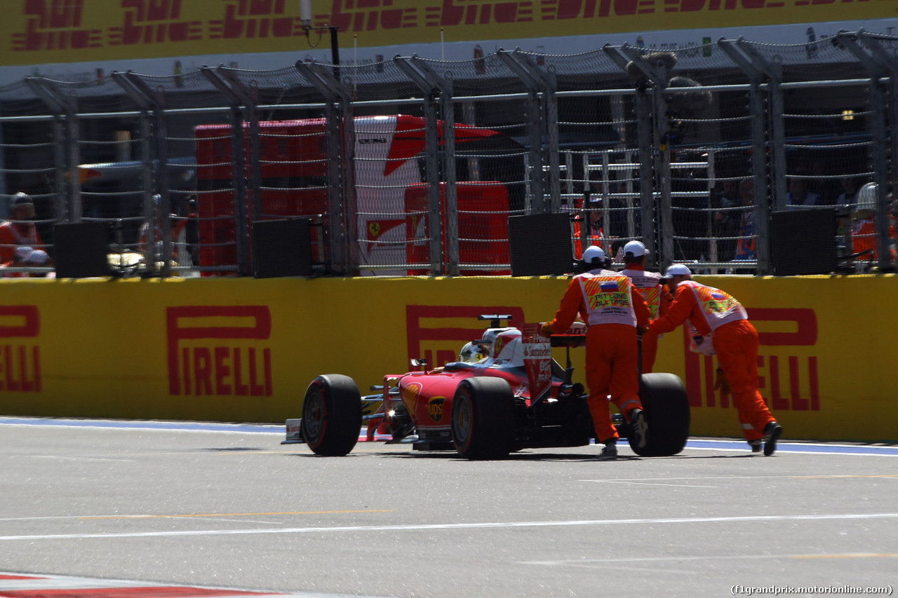 GP RUSSIA, 29.04.2016 - Prove Libere 2, Sebastian Vettel (GER) Ferrari SF16-H sttoped on the track