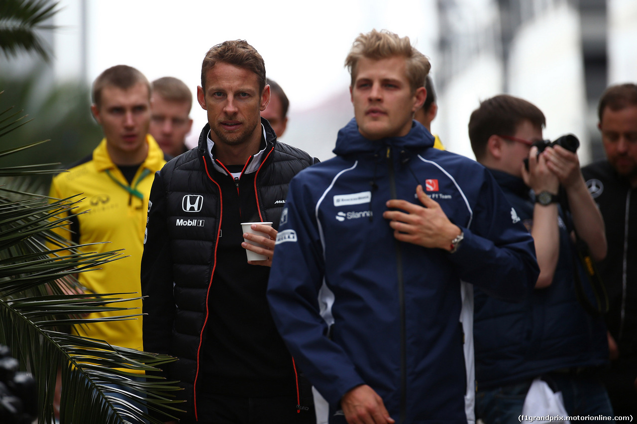 GP RUSSIA, 29.04.2016 - Jenson Button (GBR)  McLaren Honda MP4-31 e Marcus Ericsson (SUE) Sauber C34