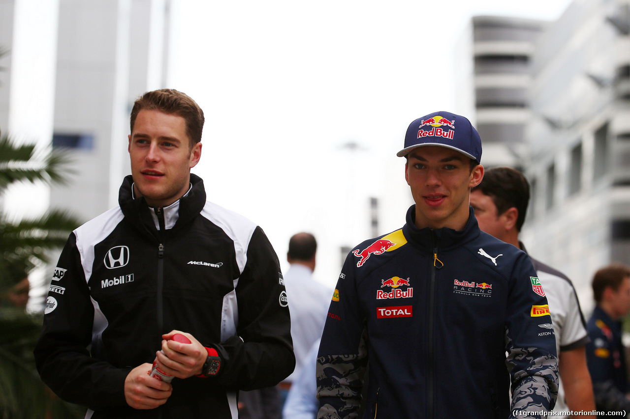 GP RUSSIA, 29.04.2016 - (L-R) Stoffel Vandoorne (BEL) McLaren Test e Reserve Driver e Pierre Gasly (FRA) Red Bull Racing Third Driver.