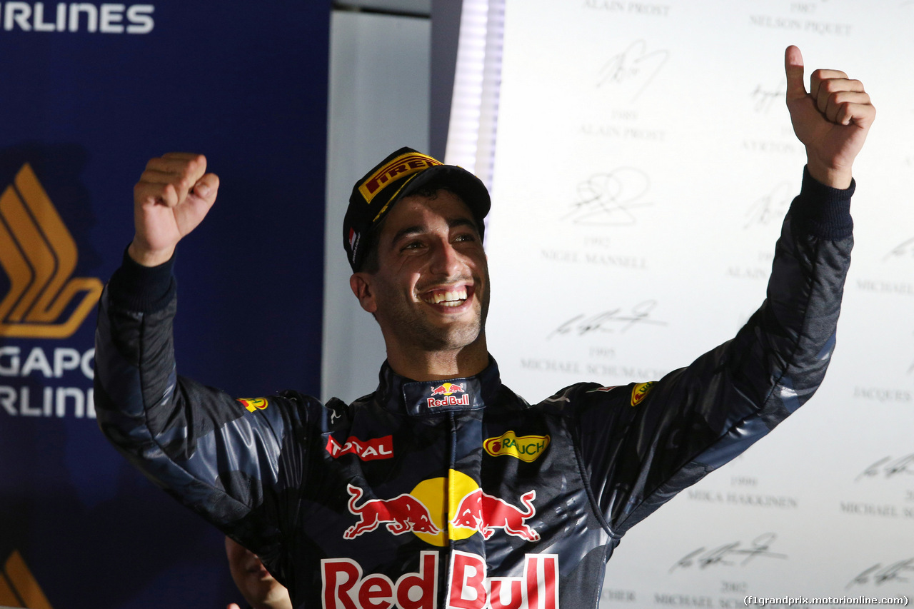 GP SINGAPORE, 18.09.2016 - Gara, secondo Daniel Ricciardo (AUS) Red Bull Racing RB12