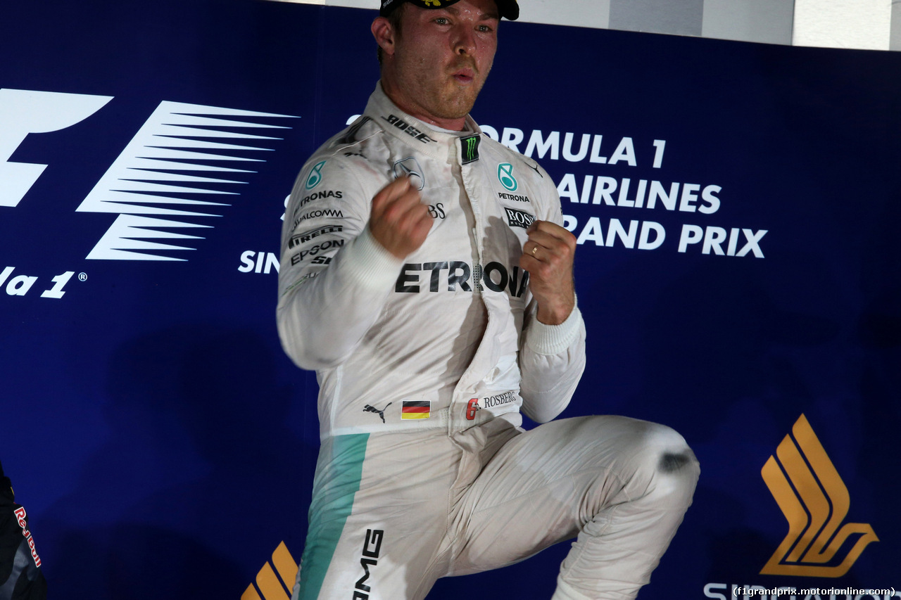 GP SINGAPORE, 18.09.2016 - Gara, Nico Rosberg (GER) Mercedes AMG F1 W07 Hybrid vincitore