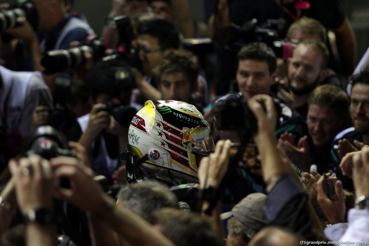 GP SINGAPORE, 18.09.2016 - Gara, terzo Lewis Hamilton (GBR) Mercedes AMG F1 W07 Hybrid