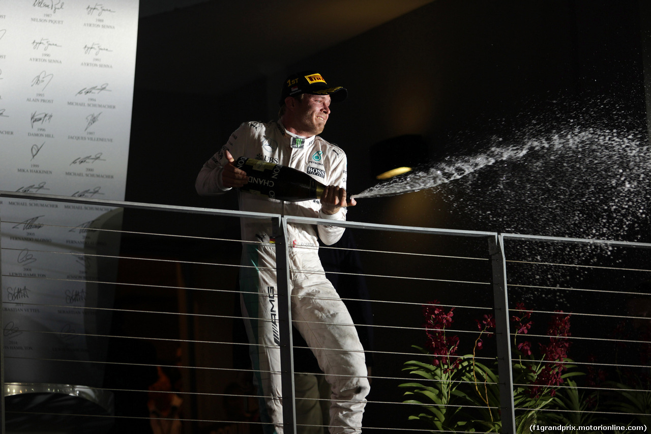 GP SINGAPORE, 18.09.2016 - Gara, Nico Rosberg (GER) Mercedes AMG F1 W07 Hybrid vincitore