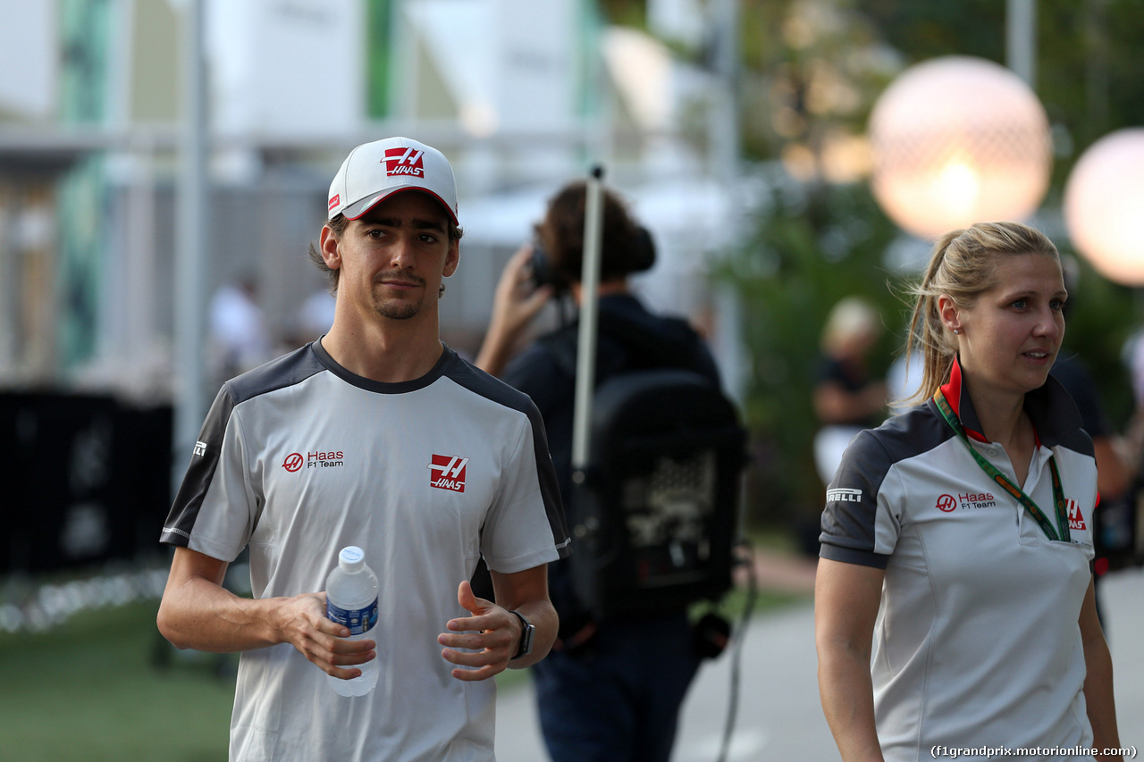 GP SINGAPORE, 18.09.2016 - Esteban Gutierrez (MEX) Haas F1 Team VF-16