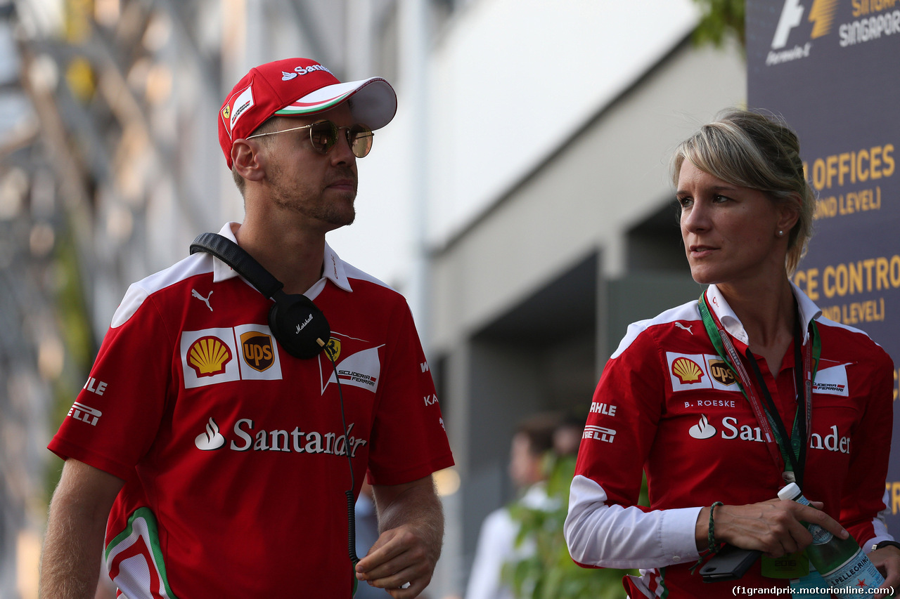 GP SINGAPORE, 18.09.2016 - Sebastian Vettel (GER) Ferrari SF16-H e Britta Roeske (AUT) Ferrari Press Officer.