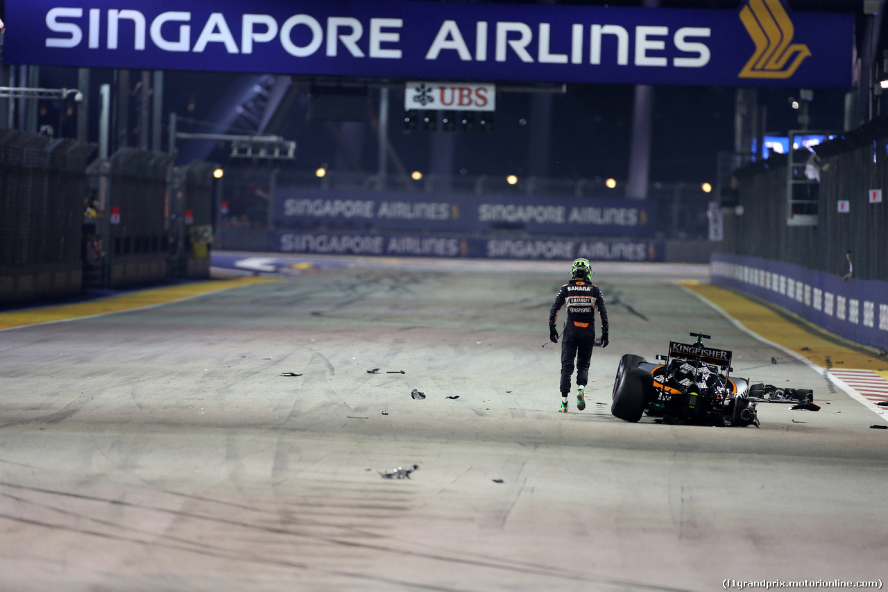 GP SINGAPORE, 18.09.2016 - Gara, Nico Hulkenberg (GER) Sahara Force India F1 VJM09 retires from the race