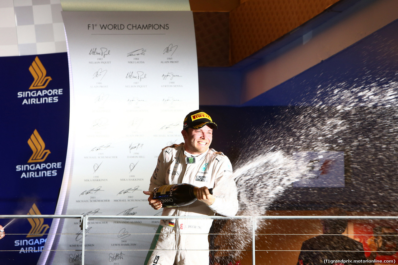 GP SINGAPORE, 18.09.2016 - Gara, Nico Rosberg (GER) Mercedes AMG F1 W07 Hybrid vincitore