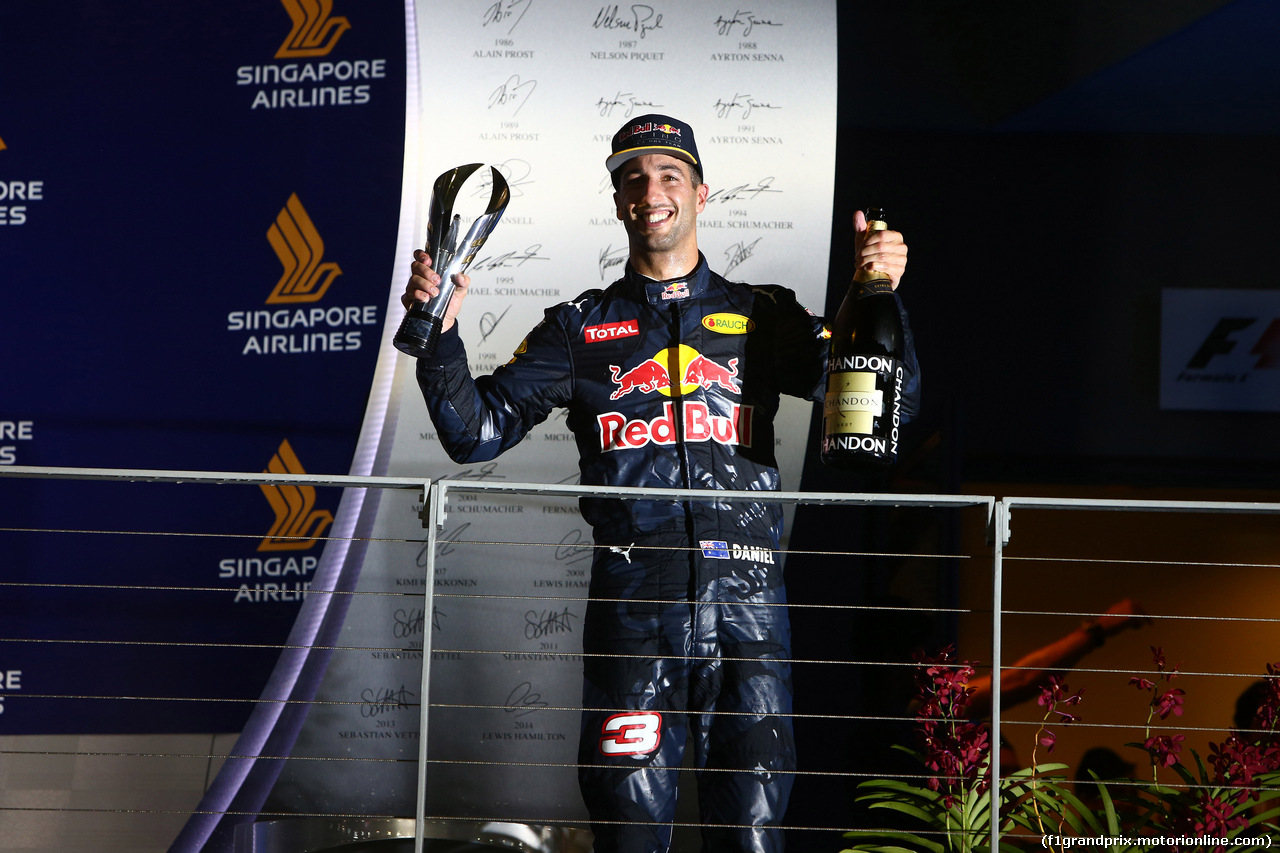 GP SINGAPORE, 18.09.2016 - Gara, secondo Daniel Ricciardo (AUS) Red Bull Racing RB12