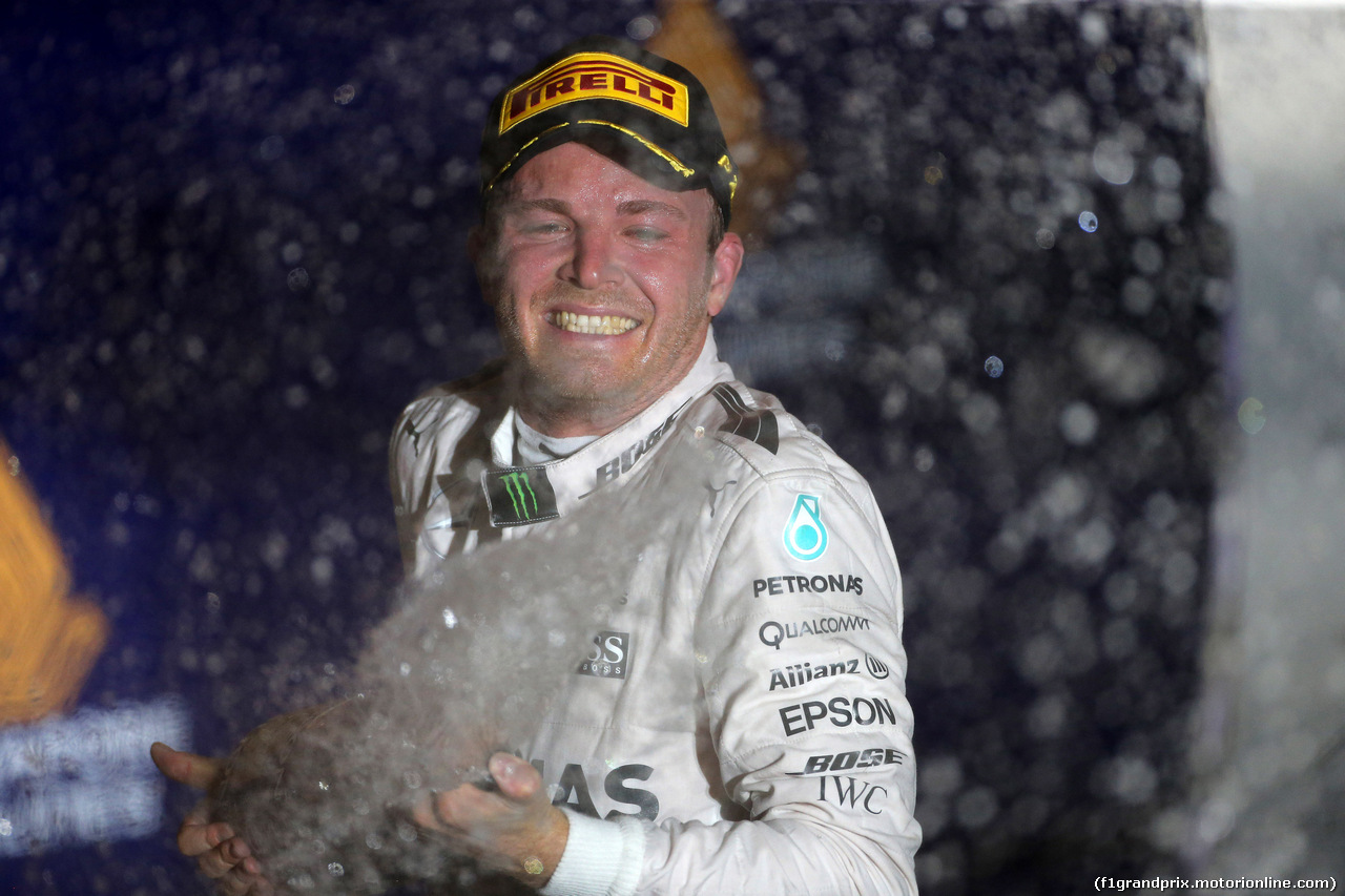 GP SINGAPORE, 18.09.2016 - Gara, Nico Rosberg (GER) Mercedes AMG F1 W07 Hybrid vincitore